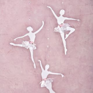 Filigree ballerinas from photo cardboard